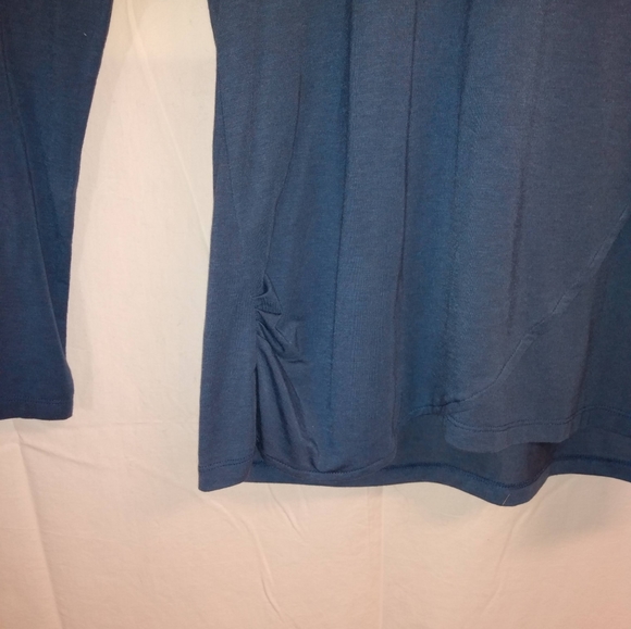 Athleta blue long sleeve scoop neck layered top - Picture 6 of 9